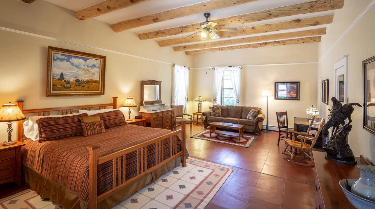 Casa Del Gavilan Historic Inn Cimarron Room photo